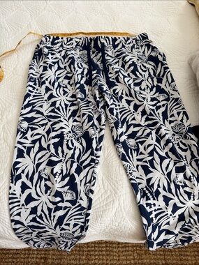 Lilly Pulitzer Navy and White Tropical Print Lounge Luxletic jogger Pants Medium